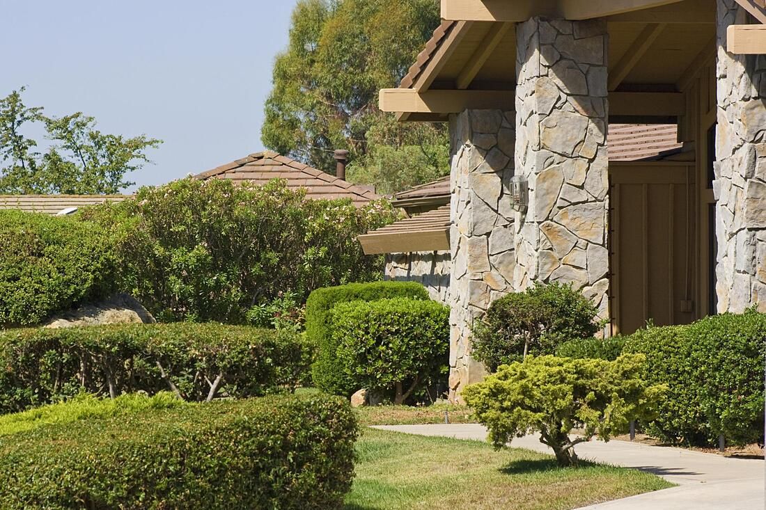 Florida-friendly landscape design by St. Cloud Landscaping Experts